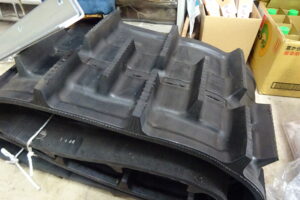 コンバインキャタピラ